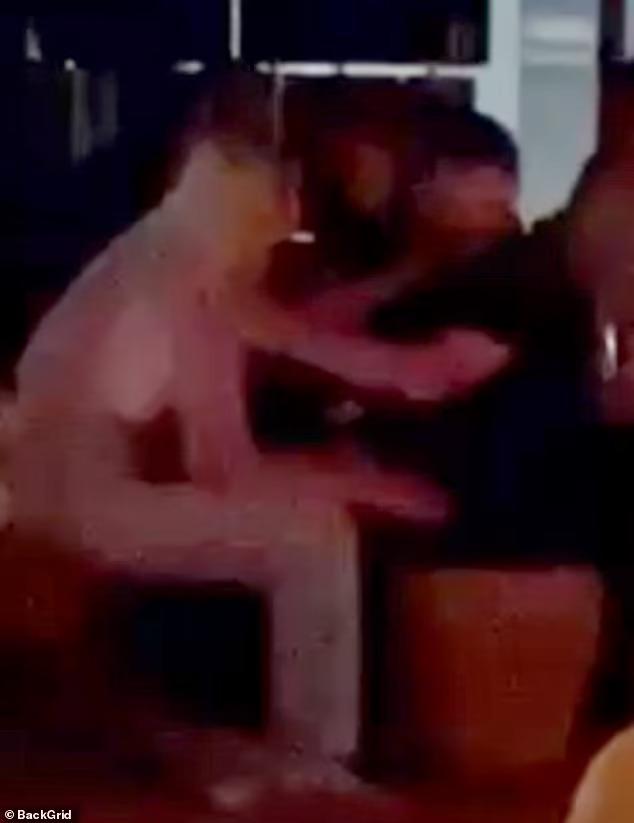 Leonardo DiCaprio và siêu mẫu Gigi Hadid chỉ là bạn bè-1