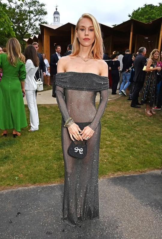 Dàn mỹ nhân mặc hở bạo tại tiệc mùa hè-3