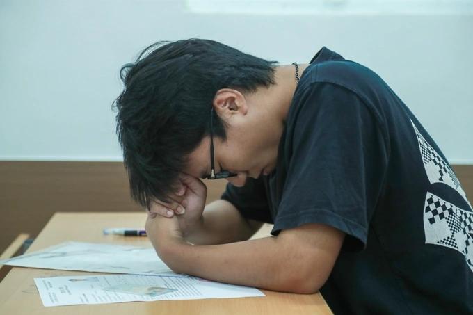 Nghi vấn lộ đề thi văn, người phát tán đề sẽ bị xử lý thế nào?-2