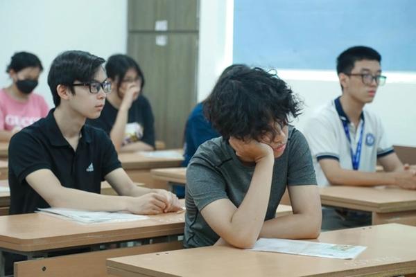 Lại nghi vấn lộ đề Toán, công an vào cuộc xác minh-1