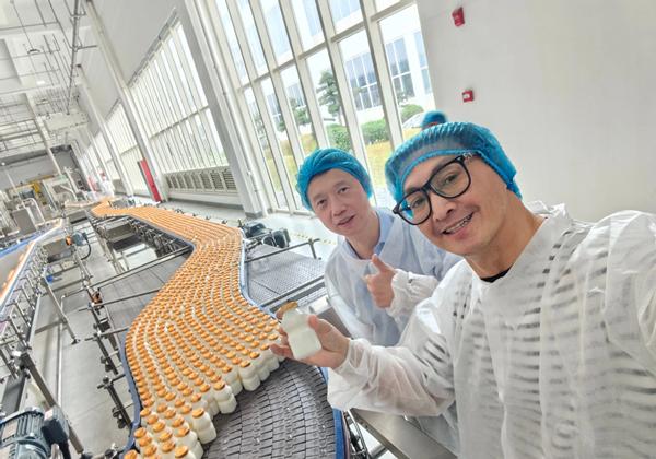 Triển Chiêu Hà Gia Kính: 64 tuổi phong độ, giàu có nhưng hôn nhân bí ẩn-2