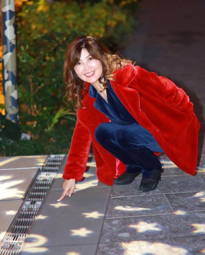 Cụ bà 72 tuổi sống trong hình hài tuổi 40, nhìn da lẫn tóc, công nghệ thẩm mỹ phải chào thua-5