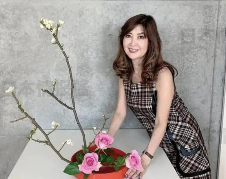 Cụ bà 72 tuổi sống trong hình hài tuổi 40, nhìn da lẫn tóc, công nghệ thẩm mỹ phải chào thua-6