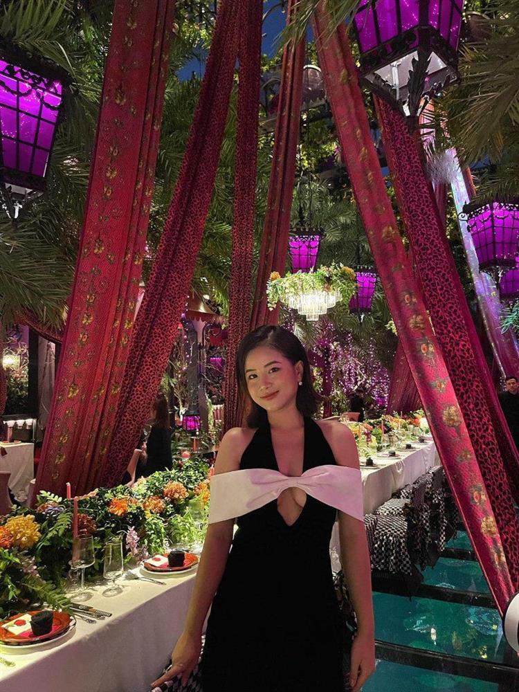 Vú em lương trăm triệu của Đoàn Di Băng ngày cưới nhận quà cả tỷ, đẹp không kém chủ-12