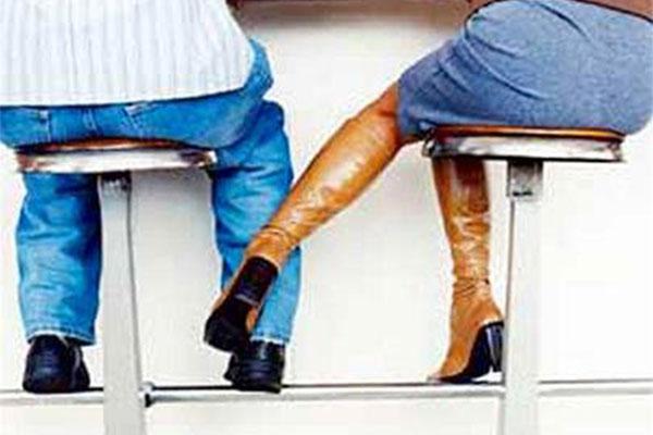 Là vợ chồng hợp pháp nhưng khi mang thai tôi lại phải giấu giếm-2