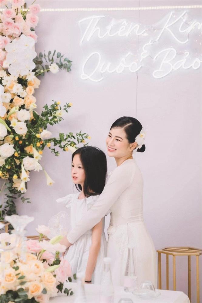 Bị sưng mông trước thềm đám cưới vú em, Đoàn Di Băng mặc giản dị nhưng nhìn xuống tay ai nấy tá hỏa-7