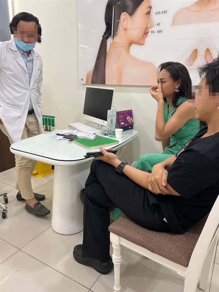 Không cao bằng Mai Phương Thúy nhưng vòng 3 ngang hàng, người đẹp lận đận cặp chân mày ẩn ý chuyện thẩm mỹ-1