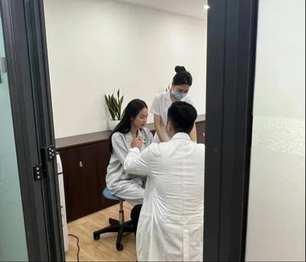 Không cao bằng Mai Phương Thúy nhưng vòng 3 ngang hàng, người đẹp lận đận cặp chân mày ẩn ý chuyện thẩm mỹ-8