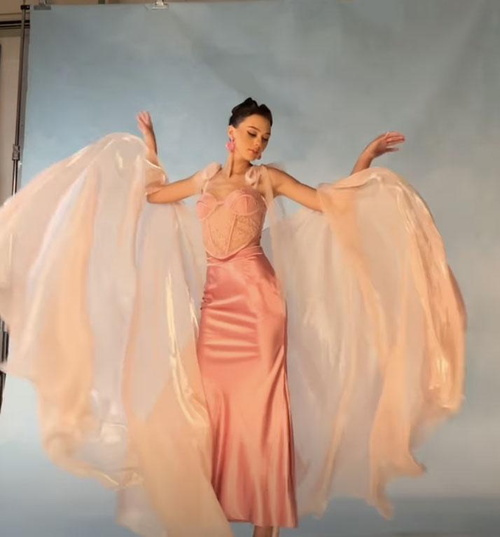 Vợ Tây của Bùi Tiến Dũng xinh đẹp cuốn hút khi diện áo dài, chuẩn dâu Việt-3