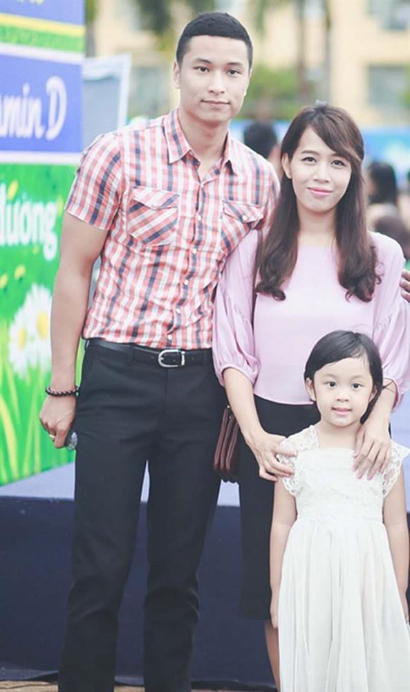 Cô bé sướng nhất VTV là đây, được mẹ BTV dẫn đi khắp thế gian từ khi còn bé tí-3