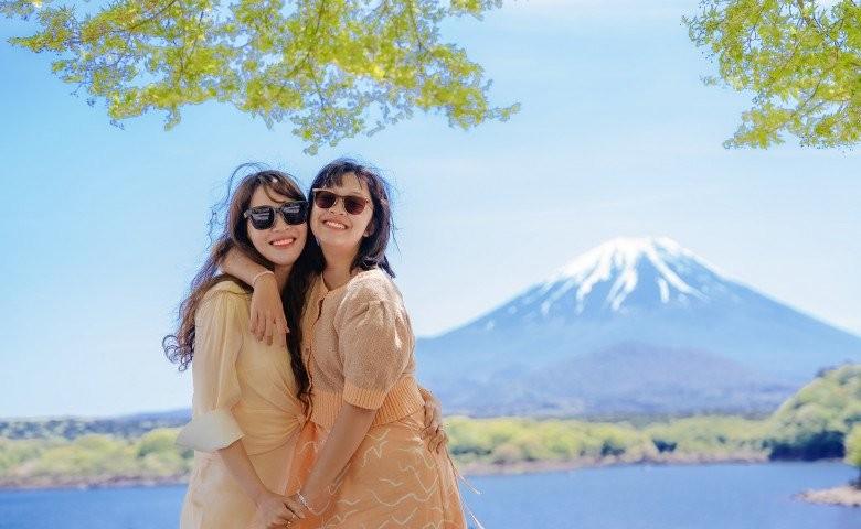 Cô bé sướng nhất VTV là đây, được mẹ BTV dẫn đi khắp thế gian từ khi còn bé tí-12