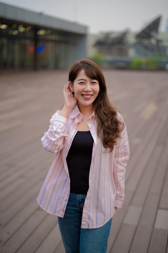 Cô bé sướng nhất VTV là đây, được mẹ BTV dẫn đi khắp thế gian từ khi còn bé tí-2