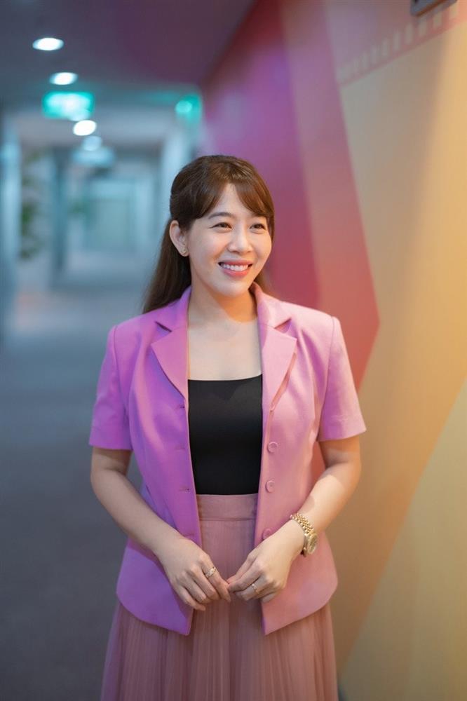 Cô bé sướng nhất VTV là đây, được mẹ BTV dẫn đi khắp thế gian từ khi còn bé tí-1