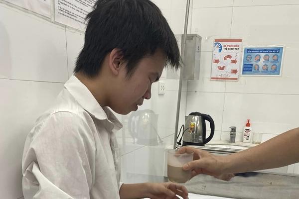 Bị cáo 66 tuổi ngã quỵ phải cấp cứu do Toà án ở Hải Phòng xét xử quá giờ-4