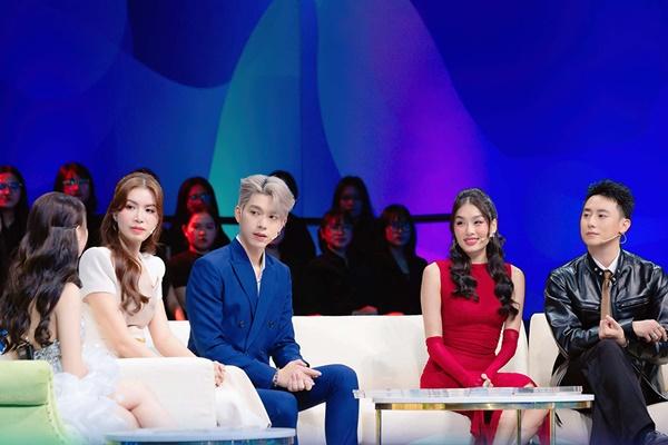 Hot girl 9X có cuộc sống sang chảnh, diện đồ ngày càng táo bạo-9