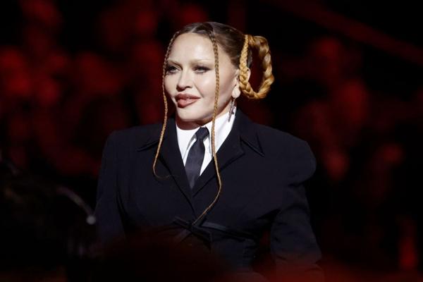 Madonna bất ngờ nhập viện cấp cứu ở tuổi 64-1
