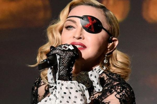 Madonna bất ngờ nhập viện cấp cứu ở tuổi 64-2