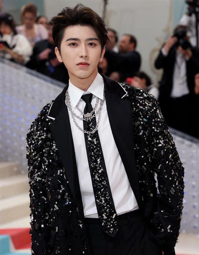 Từ ngôi sao hạng A đến gã trai hư gây sốc-1