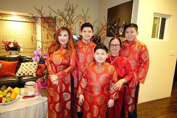 Mẹ Bằng Kiều nói gì khi con dâu cũ Trizzie Phương Trinh đưa 3 con về Việt Nam?-5