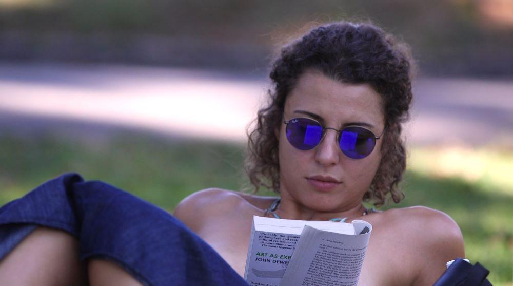 Trào lưu chị em đòi quyền mặc thả rông: Đàn ông cởi trần được thì phụ nữ có thể?-1