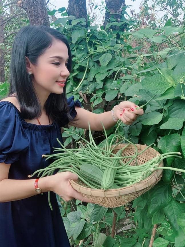 Giấu kín suốt 14 năm, người đẹp Tây đô Việt Trinh khiến fan giật mình vì con trai giờ già dặn-12