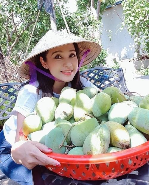 Giấu kín suốt 14 năm, người đẹp Tây đô Việt Trinh khiến fan giật mình vì con trai giờ già dặn-14
