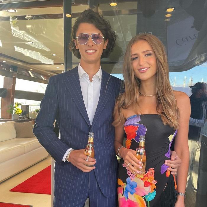 Hoàng tử đẹp trai nhất châu Âu bị bà nội xóa bỏ tước hiệu, từng là chàng thơ của Dior giờ ra sao?-5