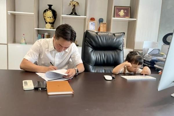 Tụ họp bên hội bạn thân, vợ chồng Cường Đô La bị tung ảnh ngọt ngào-5