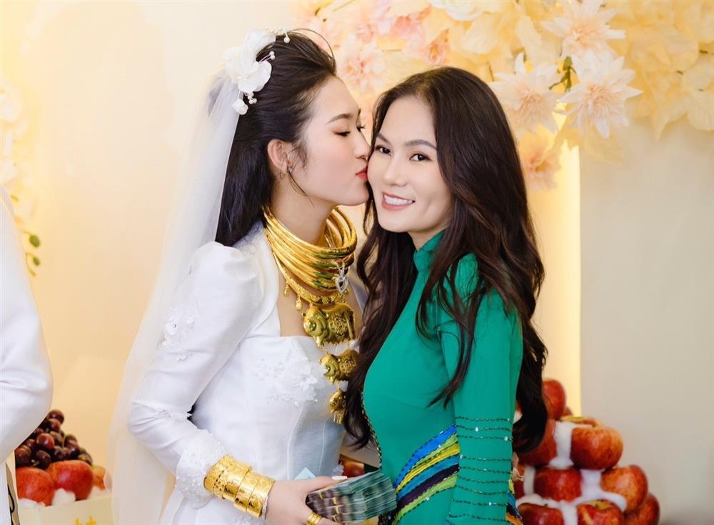 Cô dâu Long An nhận quà cưới chục tỷ trong ngày cưới-4
