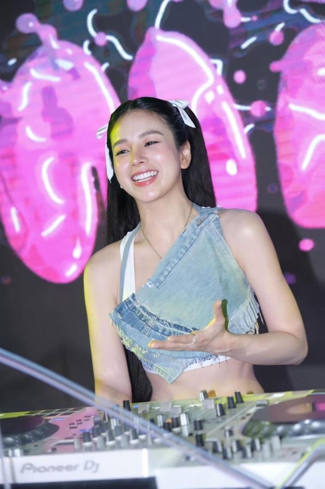 Đi làm giờ người ta ngủ, hotgirl chà đĩa xinh nhất Đà Nẵng khoe mặt mộc làm người xem đứng hình-5