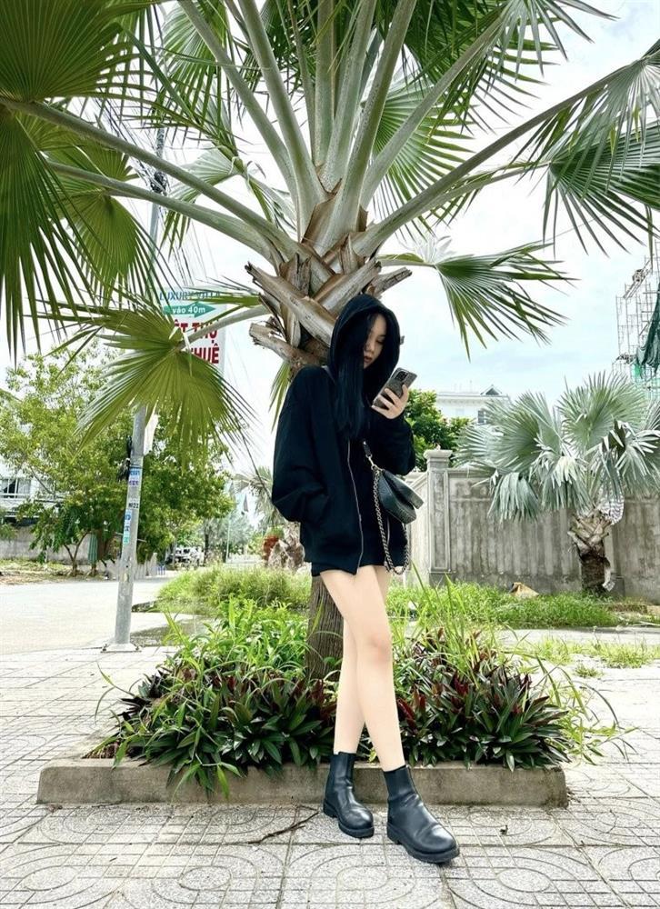 Con gái đại gia ngành nhựa có mẹ Á hậu, tuổi 21 chân dài như sếu, sở hữu nét đẹp lấn át mẹ-10