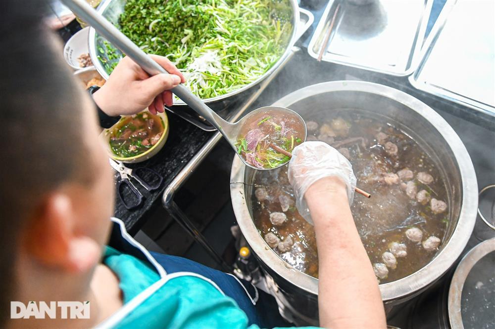 Quán phở bao cấp ở Hà Nội, tặng kèm cơm nguội khiến khách nhớ tuổi thơ-4