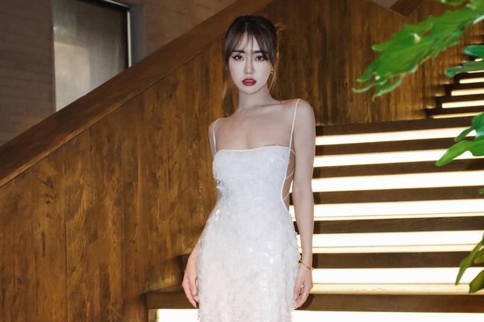 Hot girl 9X có cuộc sống sang chảnh, diện đồ ngày càng táo bạo-8