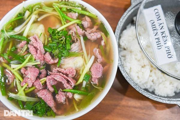 Có một thức quà vặt được ví như viên gạch, mang đậm ký ức thời xưa-4