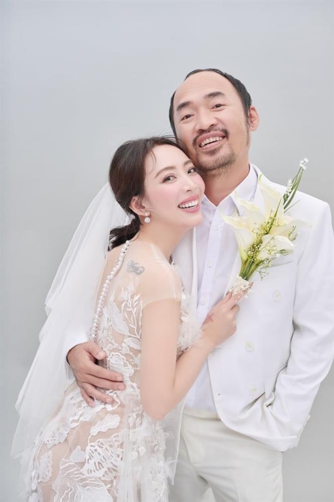 Vợ chồng Thu Trang - Tiến Luật chụp ảnh cưới cùng quý tử điển trai-4