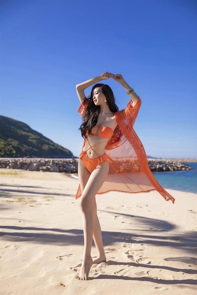 Mai Phương, Phương Nhi, Bảo Ngọc khoe dáng nóng bỏng với bikini