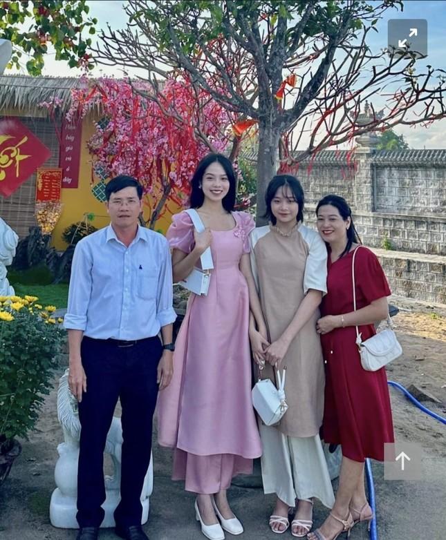 Hội anh chị em của các nàng hậu: Nhan sắc, học vấn không phải dạng vừa-2