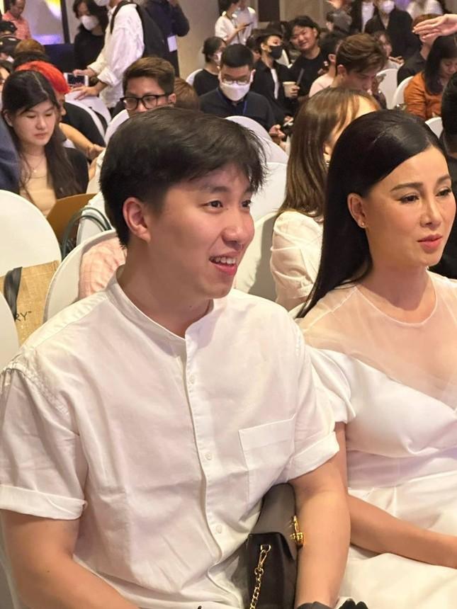 Hội anh chị em của các nàng hậu: Nhan sắc, học vấn không phải dạng vừa-4