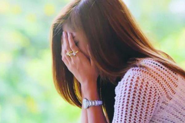 Mẹ vừa mắc ung thư thì phát hiện bí mật kinh khủng đằng sau cuộc hôn nhân hạnh phúc-1