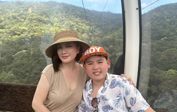 Tuổi 57 của vợ cũ Bằng Kiều: Qua 3 lần sinh nở, sắc vóc tươi trẻ săn chắc-1