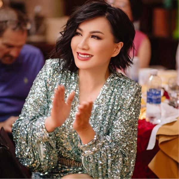 Tuổi 57 của vợ cũ Bằng Kiều: Qua 3 lần sinh nở, sắc vóc tươi trẻ săn chắc-9