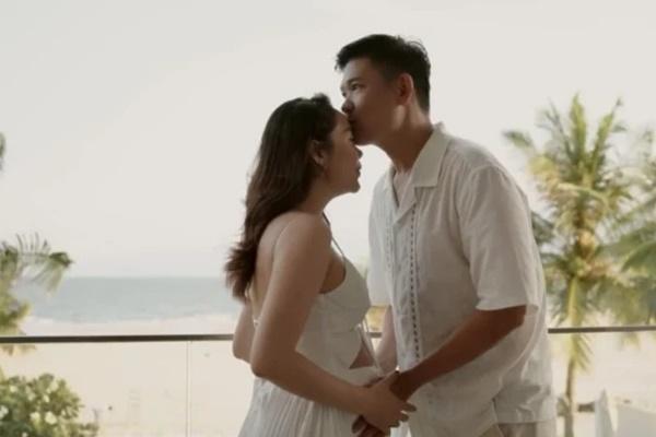 Minh Hằng bầu vượt mặt vẫn đi leo núi-2