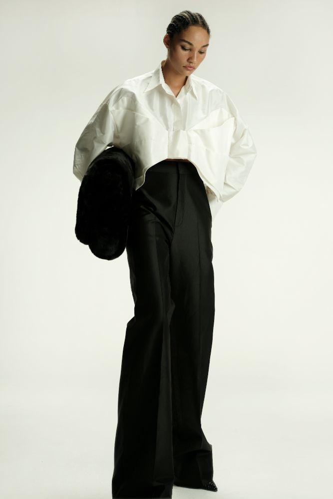 Lisa BLACKPINK mở hàng BST Thu Đông 2023 của NTK Công Trí-3