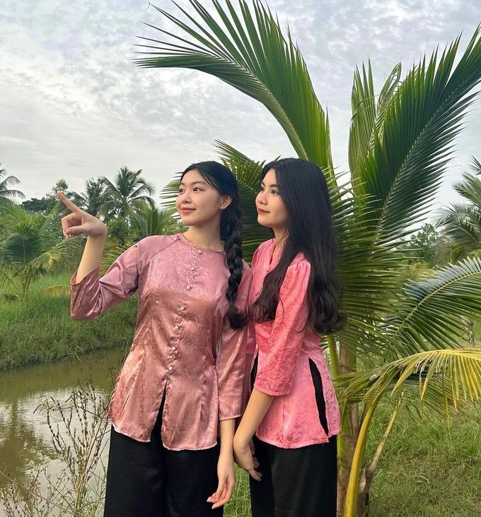 Hai con gái MC Quyền Linh thích diện váy ngắn tôn chân thon dài-7
