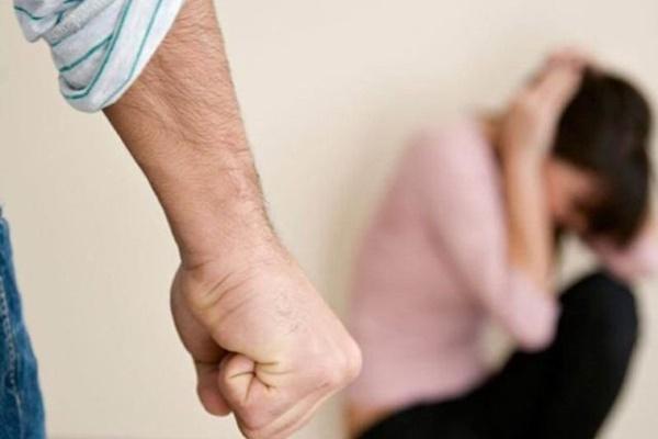 Người cha mất nhân tính đánh con gái dã man để ép vợ cũ nhận nuôi-2