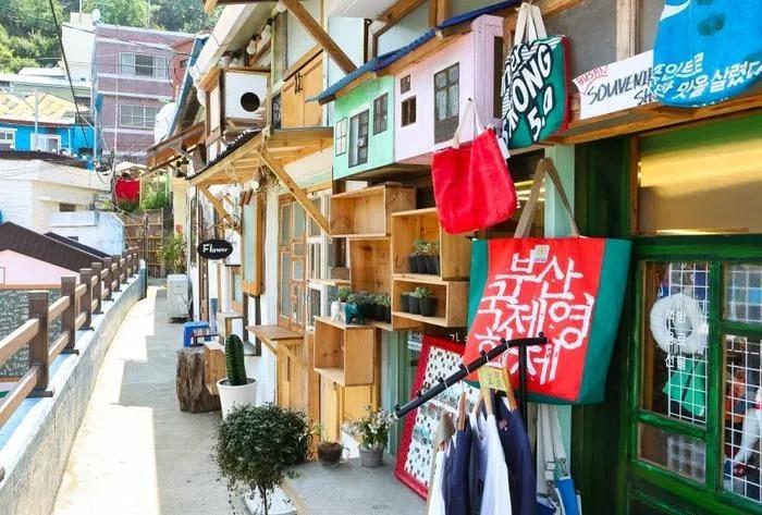 Có gì đặc biệt ở ngôi làng sắc màu được mệnh danh là Santorini của Hàn Quốc-1