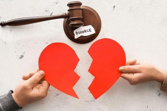 Tôi muốn li hôn với chồng, nhưng sợ phải giẫm vào vết xe đổ của mẹ