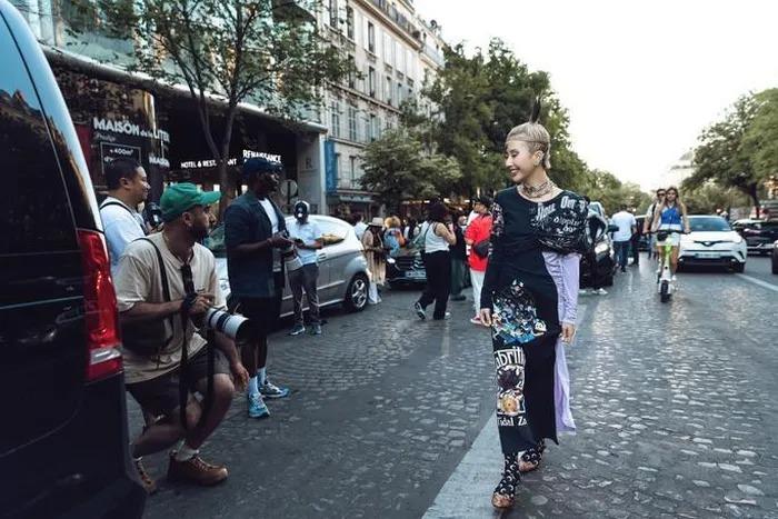 Dùng tóc để make up, Quỳnh Anh Shyn lên thẳng The New York Times-5