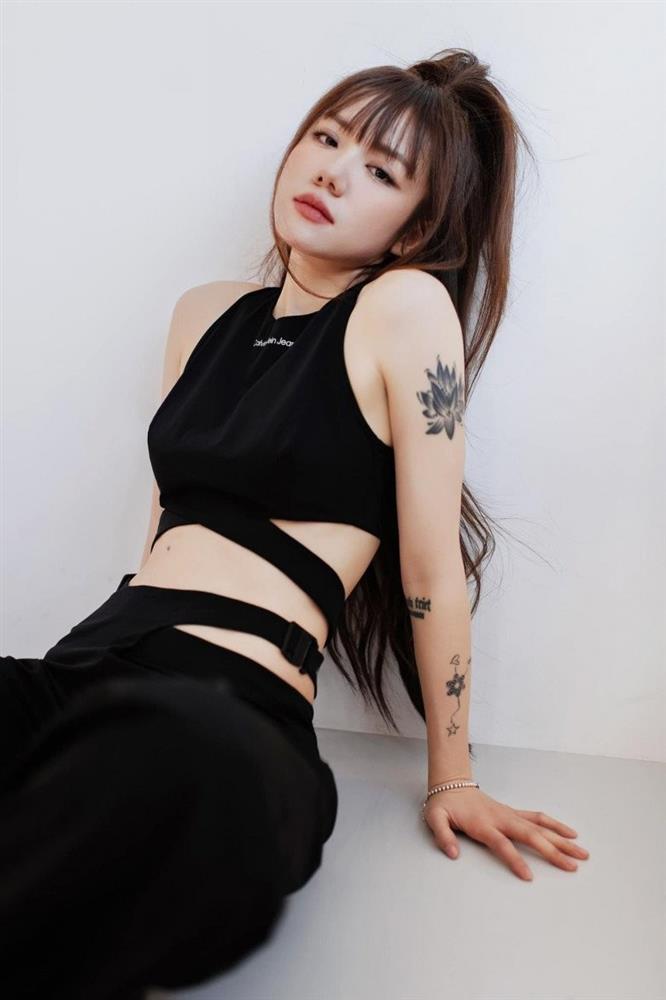 Mỹ nhân Việt Nam duy nhất được vua hài Châu Tinh Trì để mắt tới, mê xăm mình, bấm rốn-3