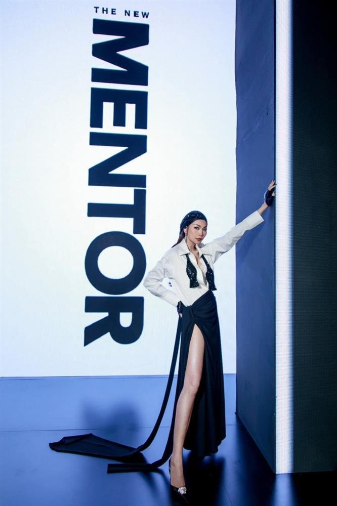 Khi 4 chị đại The New Mentor lên đồ chặt chém nhau, Thanh Hằng về nhất, vừa diện áo trắng vừa làm việc khó tin-6